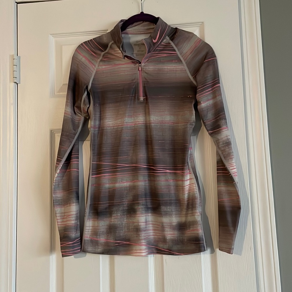 Nike Pro fitted women’s small